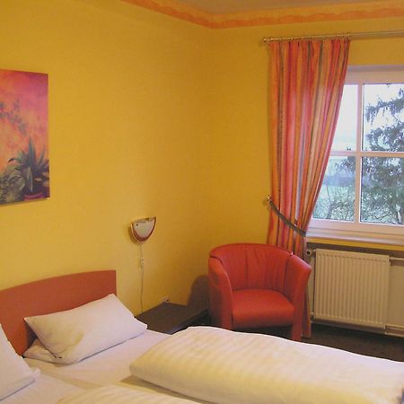 Hotel Pfaffenhof Lich Bagian luar foto