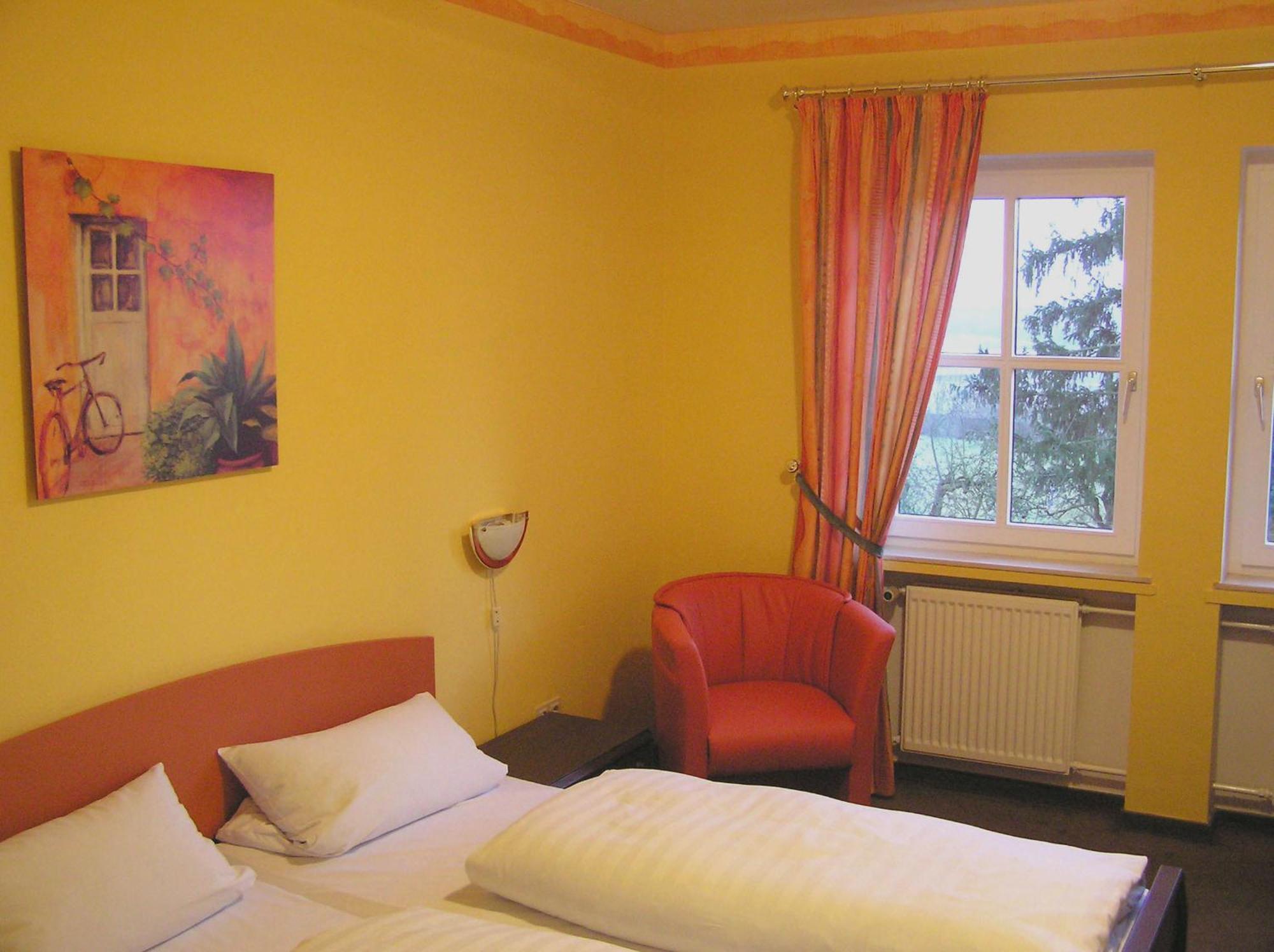 Hotel Pfaffenhof Lich Bagian luar foto