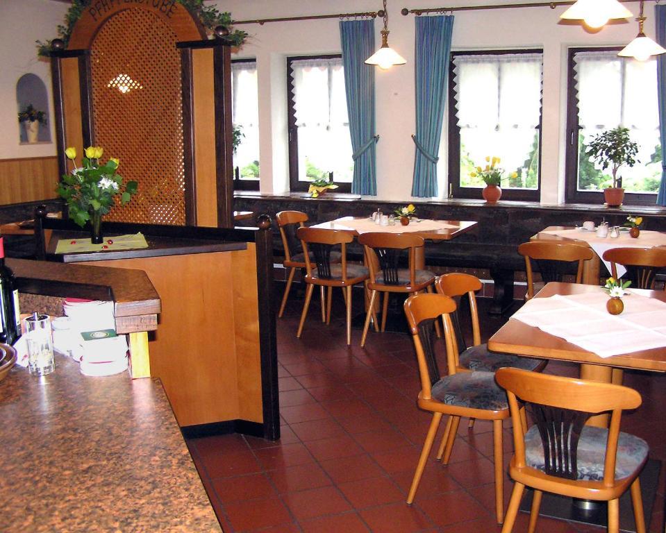 Hotel Pfaffenhof Lich Bagian luar foto